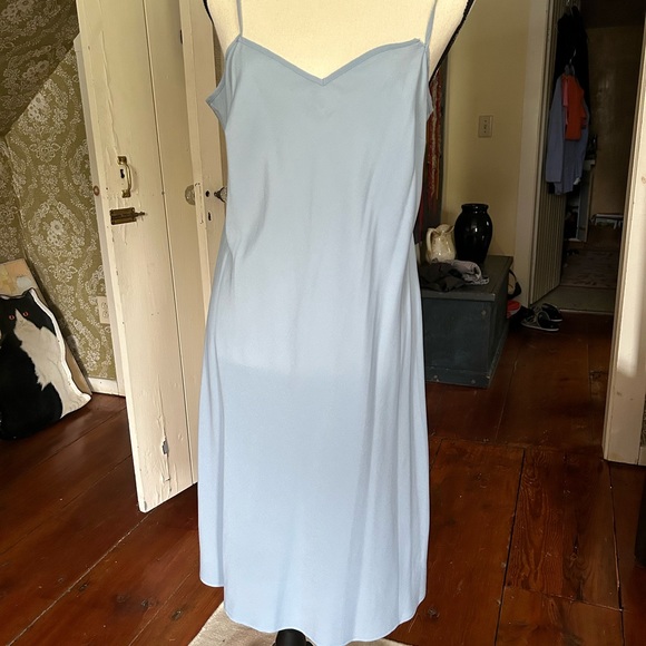 Silky wrap dress by L.K.Bennett, Kate Middleton’s favorite designer. - Picture 9 of 9